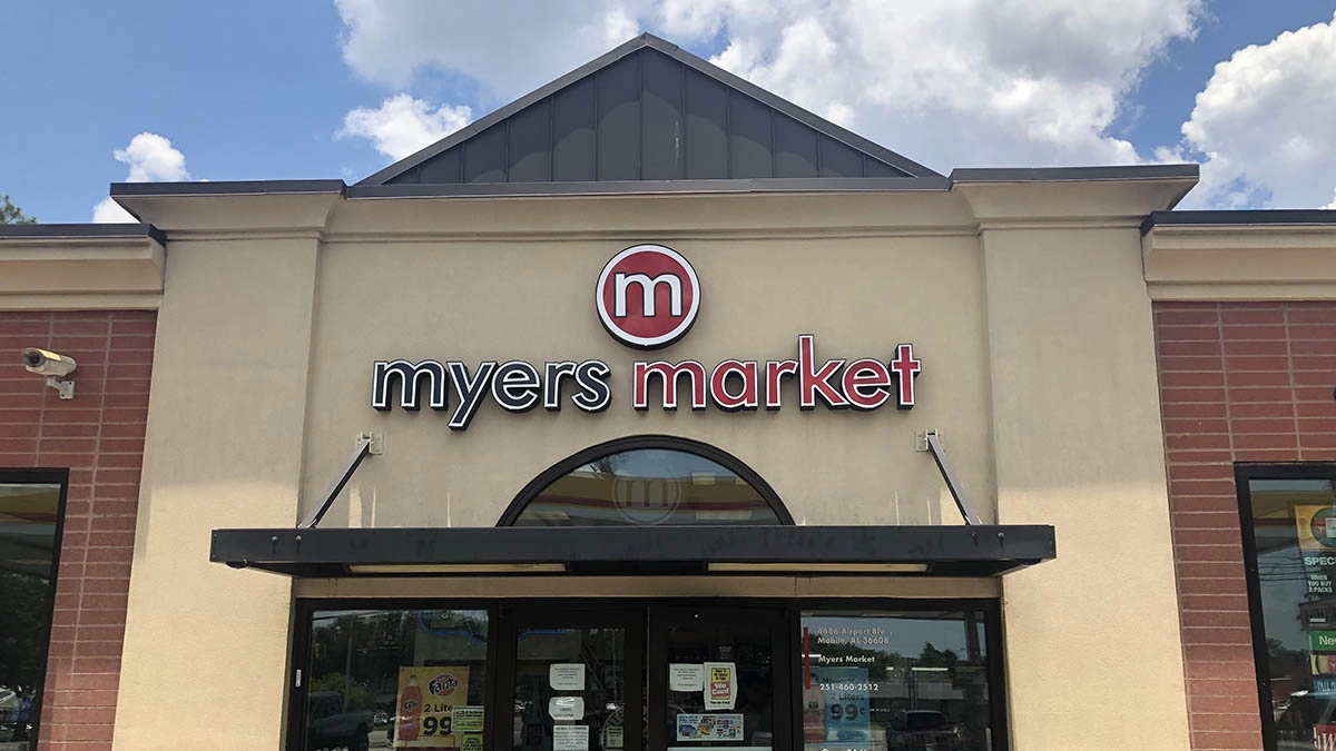 Sparks Sign Company | Myers Market exterior sign